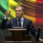 Tusk z tęczą za protestuj.pl