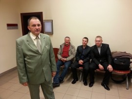 Janusz Pawlak ze swiadkami fot. NGO Janusz Pawlak ze swiadkami