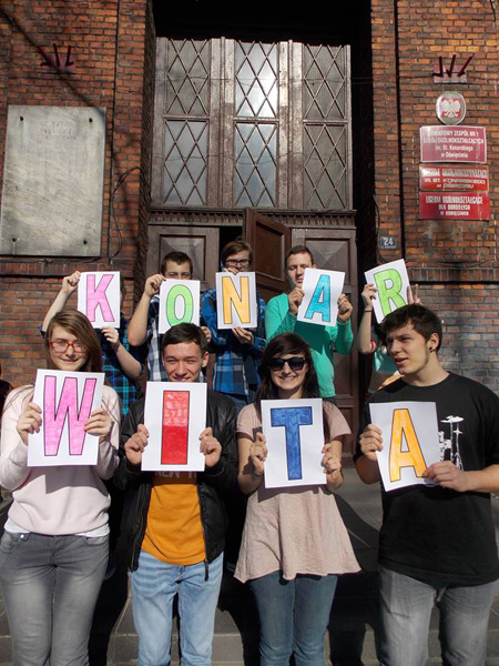 Uczniowie witają? fot. Internet